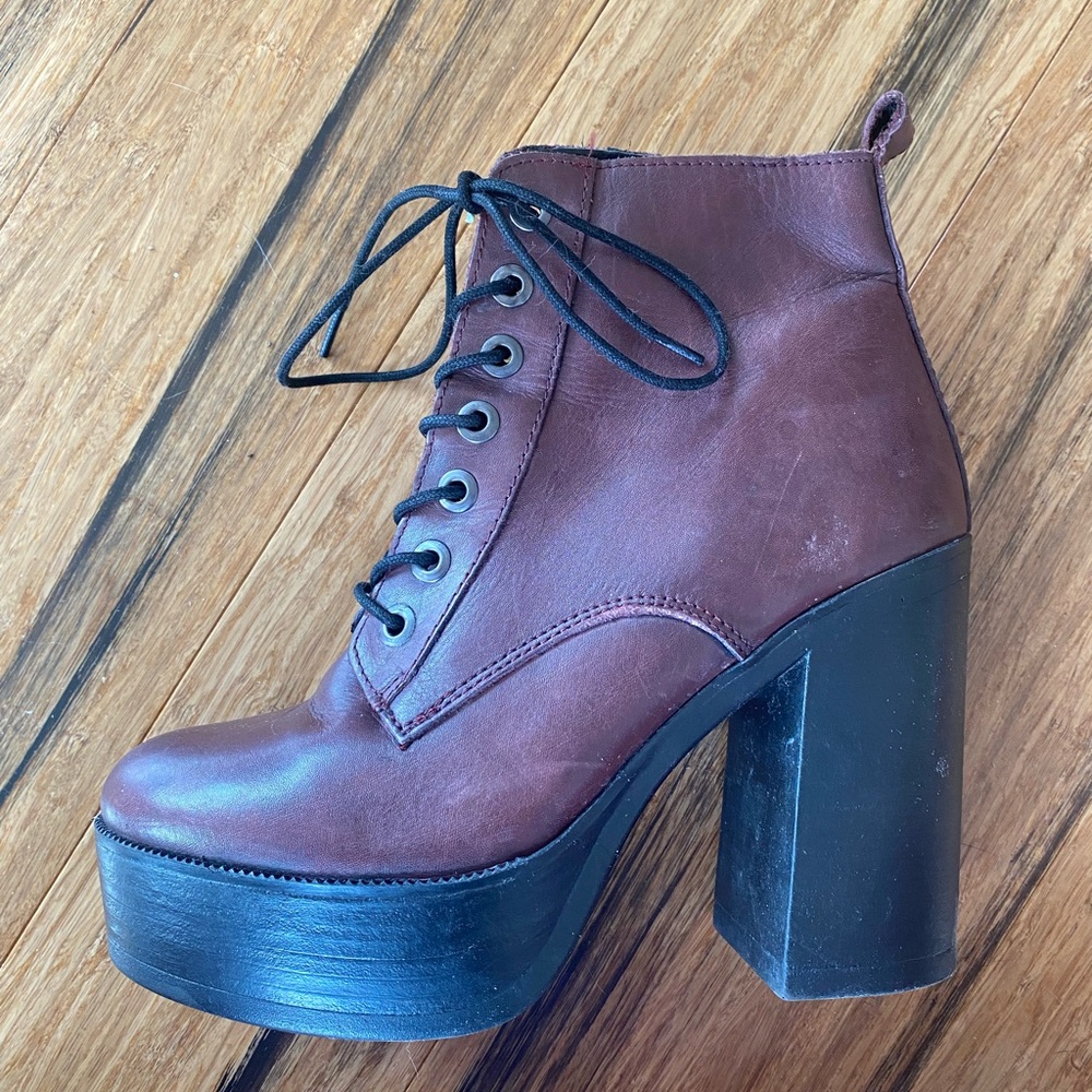 MOVING SALE MUST GO! Make an offer! Steve Madden Gelsey boots